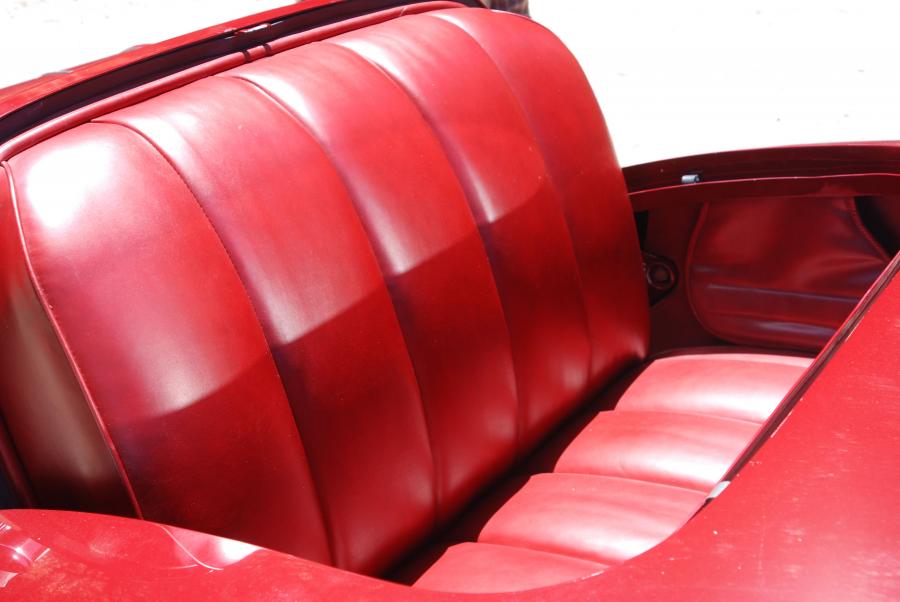 Интерьер Packard Twelve 2/4-Passenger Coupe 1939 года  (фото 7 из 12)
